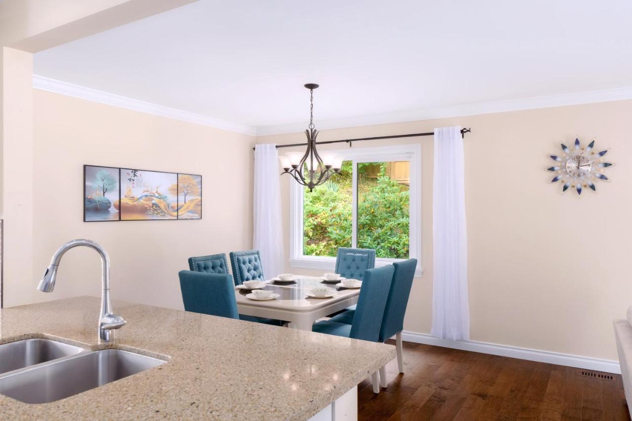 Lovely 3 Bedroom Port Moody Spacious Home 6 People Free Parking ภายนอก รูปภาพ