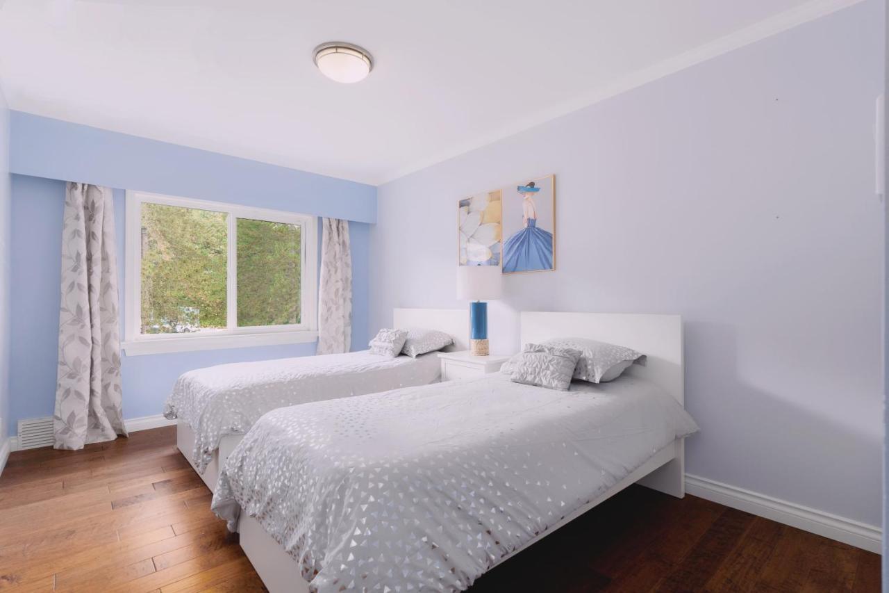 Lovely 3 Bedroom Port Moody Spacious Home 6 People Free Parking ภายนอก รูปภาพ